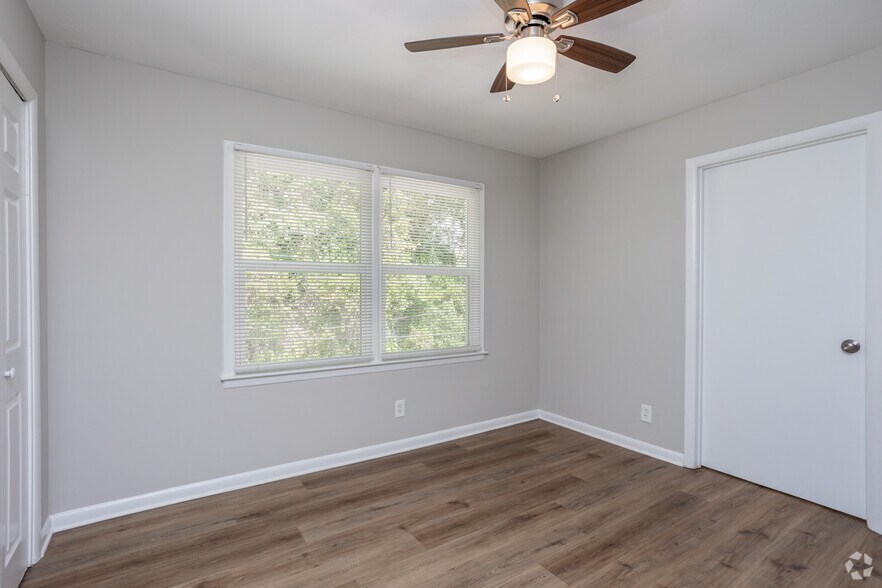 More Photos Of 4343 Victory Dr, Columbus Apartments For Sale