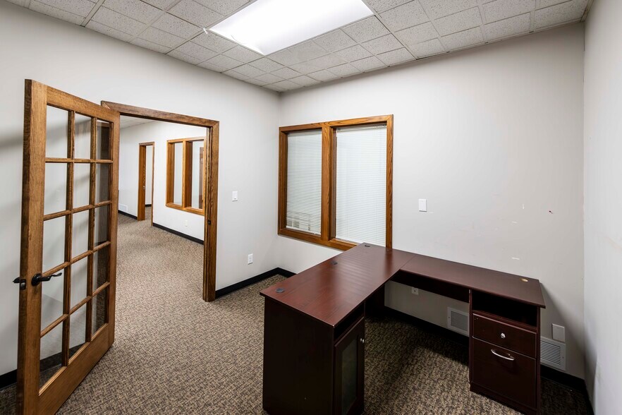More Photos Of 1119 N 42nd St, Grand Forks Office For Lease