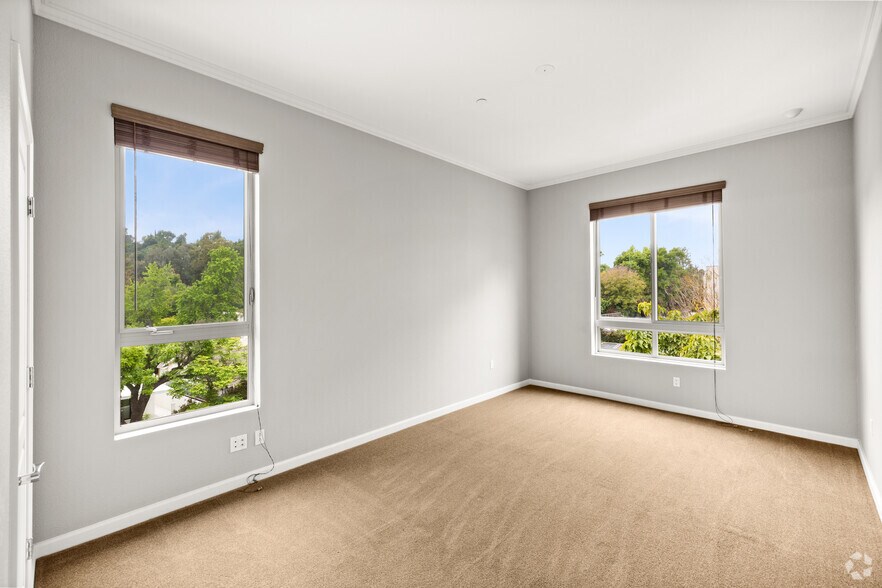 More Photos Of 16110 Ventura Blvd, Encino Apartments For Lease