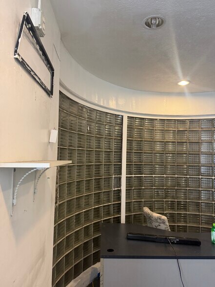 More Photos Of 6841 Crenshaw Blvd, Los Angeles Veterinarian Kennel For Lease