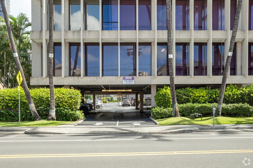 More Photos Of 1060 Young St, Honolulu Medical For Lease