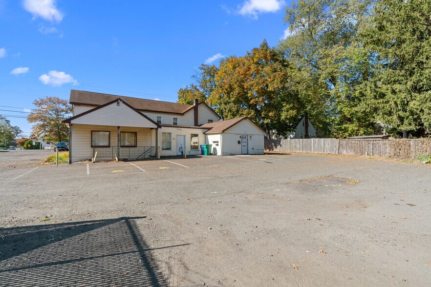 More Photos Of 1510 Haines Rd, Levittown Storefront Retail Office For Sale