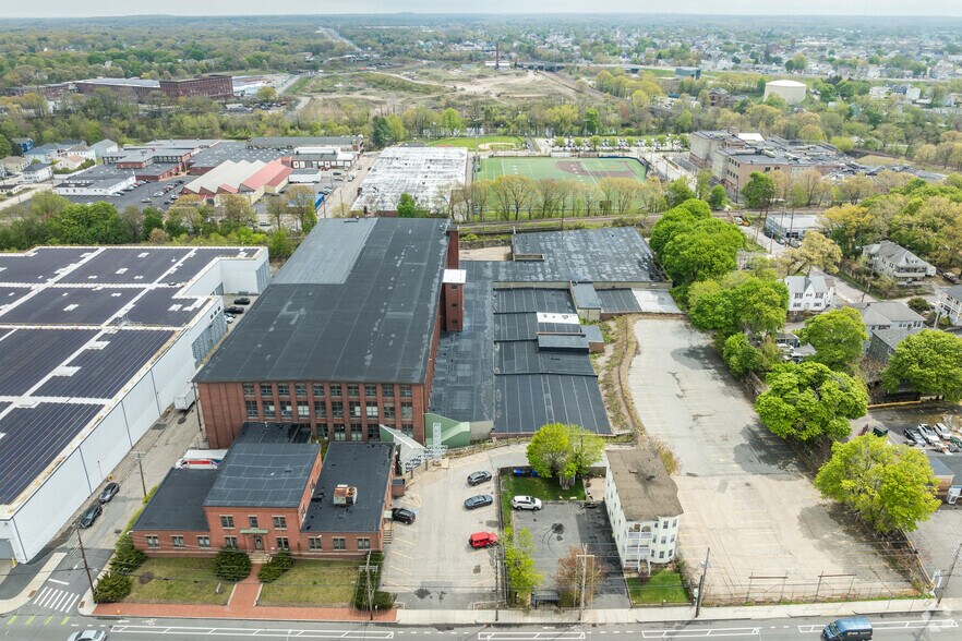 More Photos Of 1033 Broad St, Central Falls Warehouse For Lease