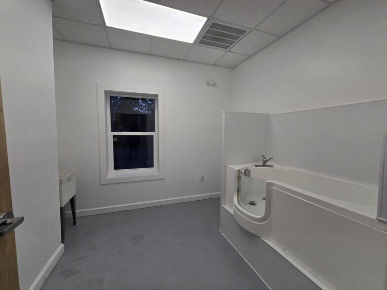 More Photos Of 8625 Gulf Beach Highway hwy, Pensacola Light Distribution For Lease