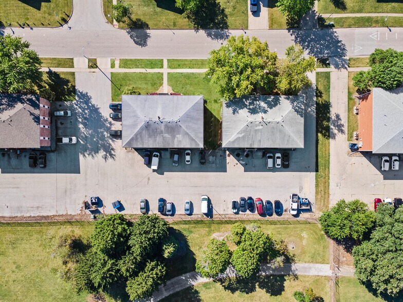 More Photos Of 2004 Rainbow Ave, Bloomington Apartments For Sale