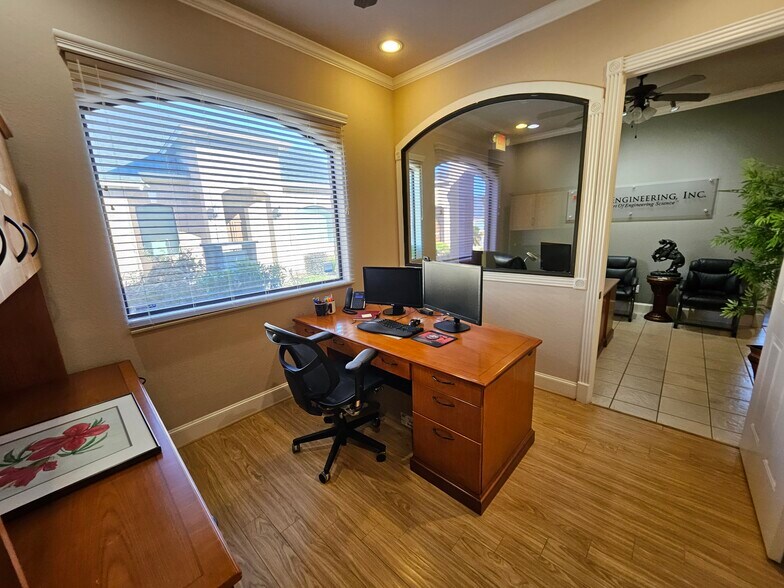 More Photos Of 1806 Snake River Rd, Katy Medical For Sale