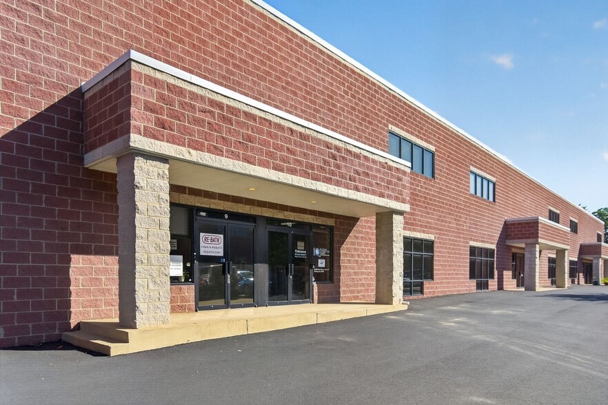 More Photos Of 22580 Glenn Dr, Sterling Showroom For Sale