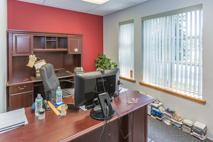 More Photos Of 100 Sylvan Pky, Amherst Medical For Lease