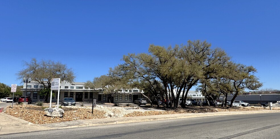 More Photos Of 21232 Gathering Oak, San Antonio Medical For Lease