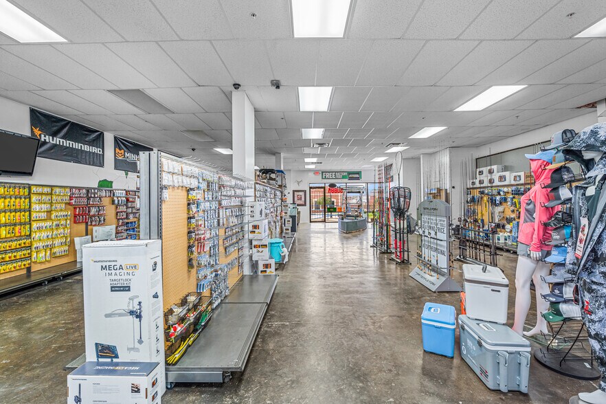 More Photos Of 415 E Main St, Lewisville Flex For Sale