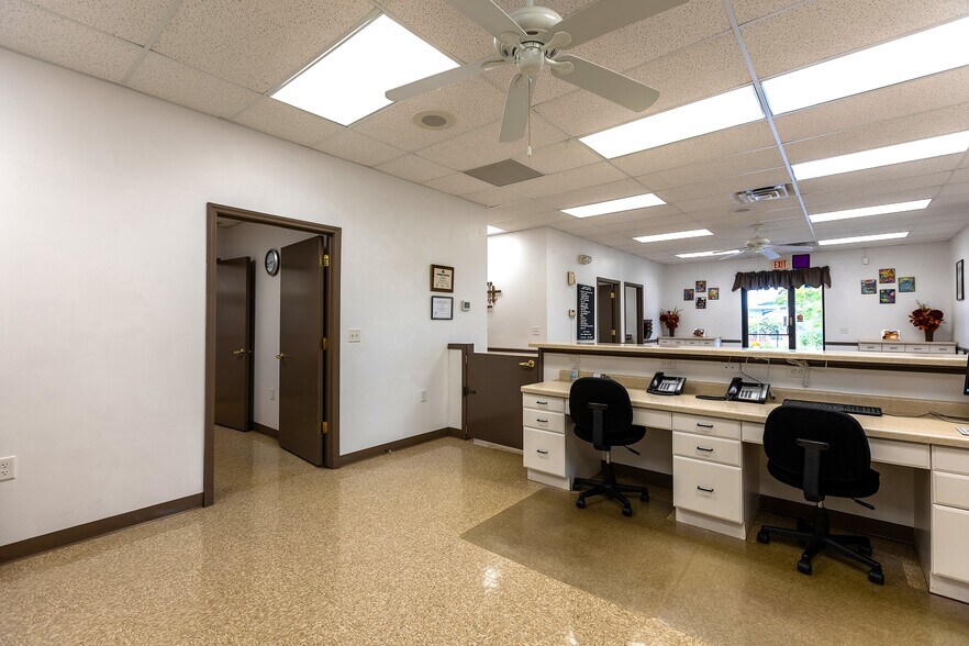 More Photos Of 14605 Velp Ave, Suamico Veterinarian Kennel For Sale