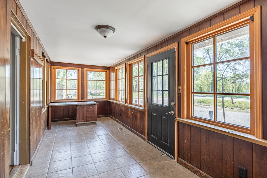 More Photos Of 5164 New Market Rd, Richmond Freestanding For Sale