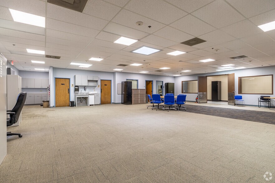 More Photos Of 2947 Executive Blvd, Mesquite Manufacturing For Sale