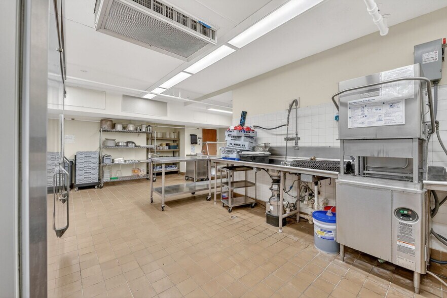 More Photos Of 106 Hospital Dr, Smithville Assisted Living For Sale