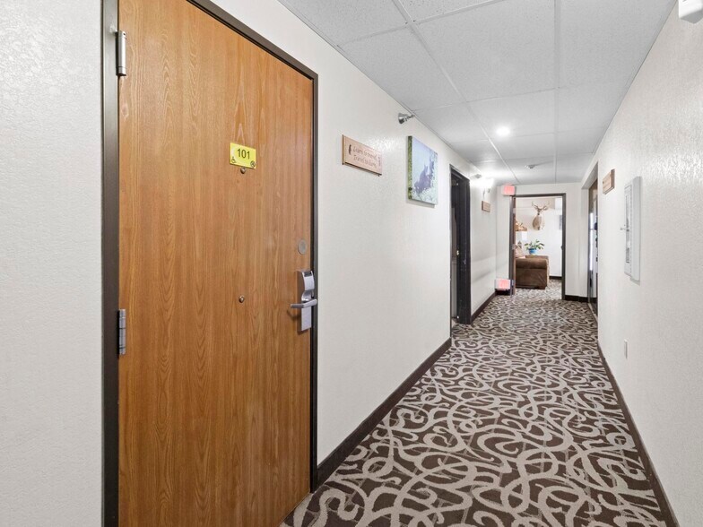 More Photos Of 1412 Warm Springs Dr, Dubois Hotel For Sale