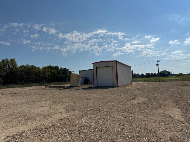 More Photos Of 9182 S US Highway 79, Palestine Service For Lease