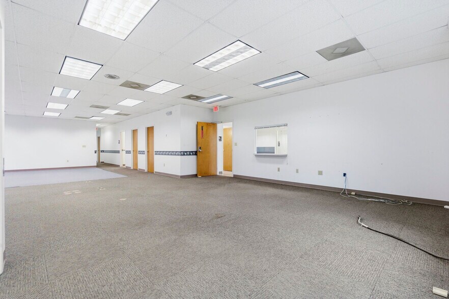 More Photos Of 718 N Martin St, East Prairie Office For Sale