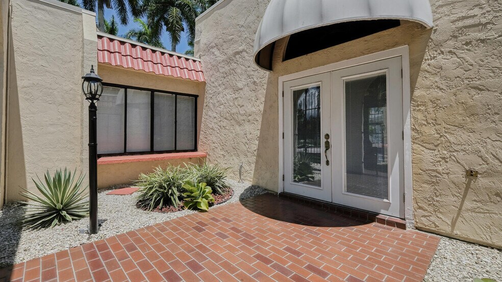 More Photos Of 2548-2550 First St, Fort Myers Loft Creative Space For Lease