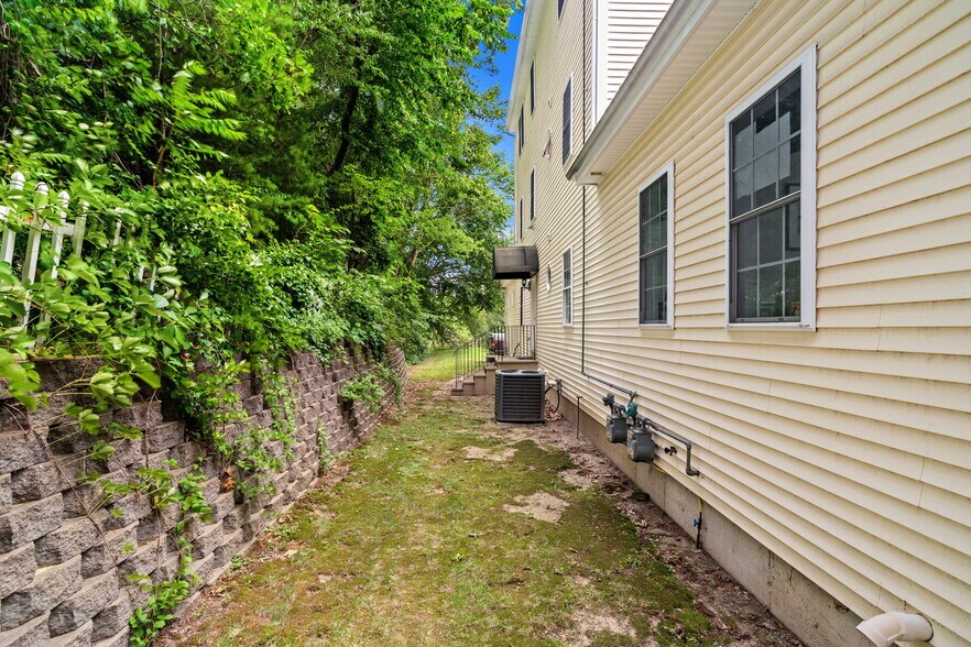 More Photos Of 15 Garden Rd, Plaistow Office For Sale