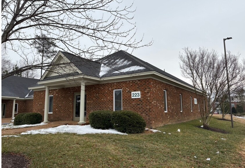 More Photos Of 223 Bulifants Blvd, Williamsburg Medical For Lease