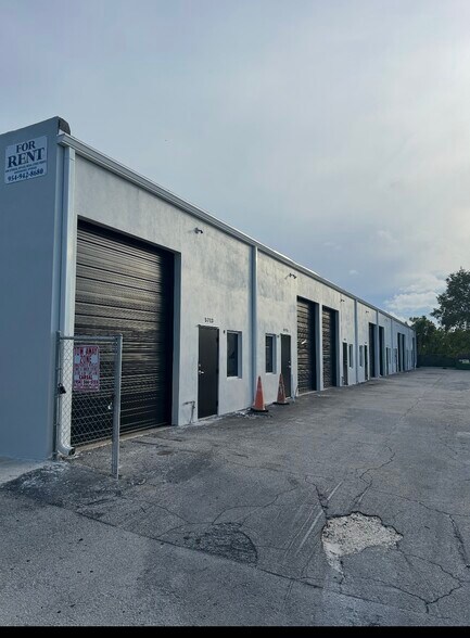 Primary Photo Of 5713-5727 NE 14th Ave, Fort Lauderdale Warehouse For Lease
