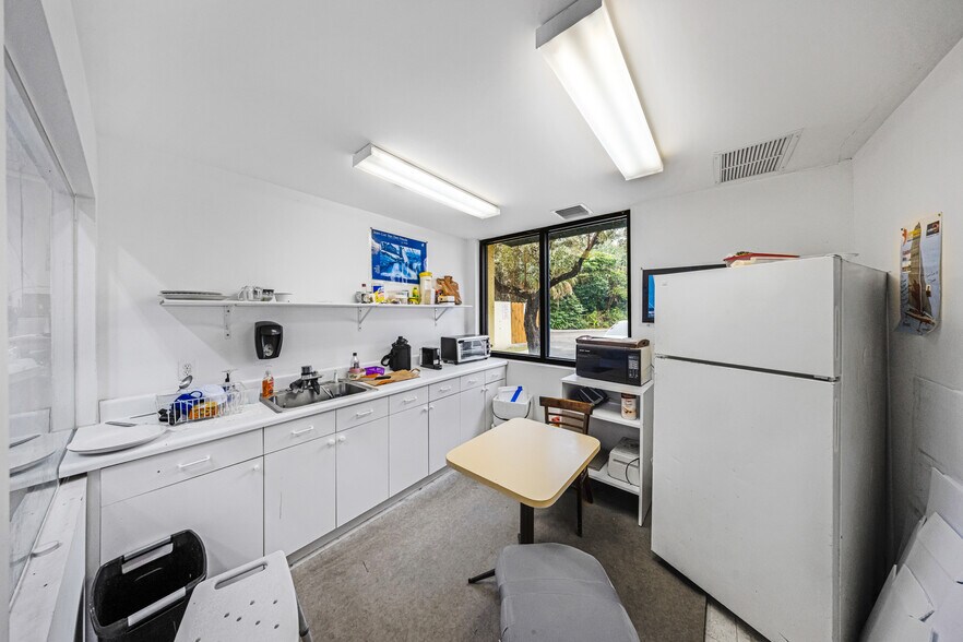 More Photos Of 3700-3718 SW 30th Ave, Fort Lauderdale Warehouse For Sale