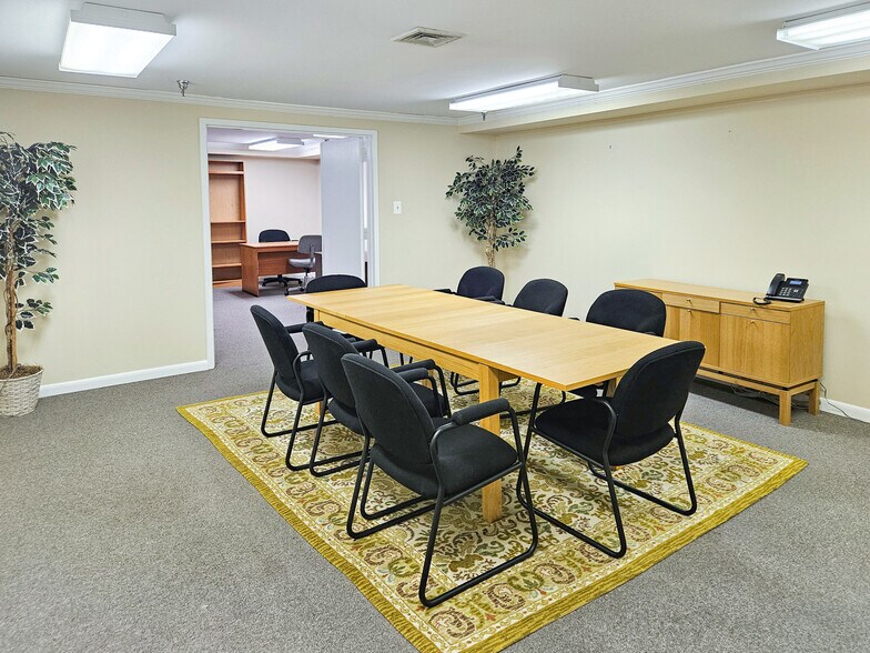 More Photos Of 100-122 E Broad St, Falls Church Office For Sale