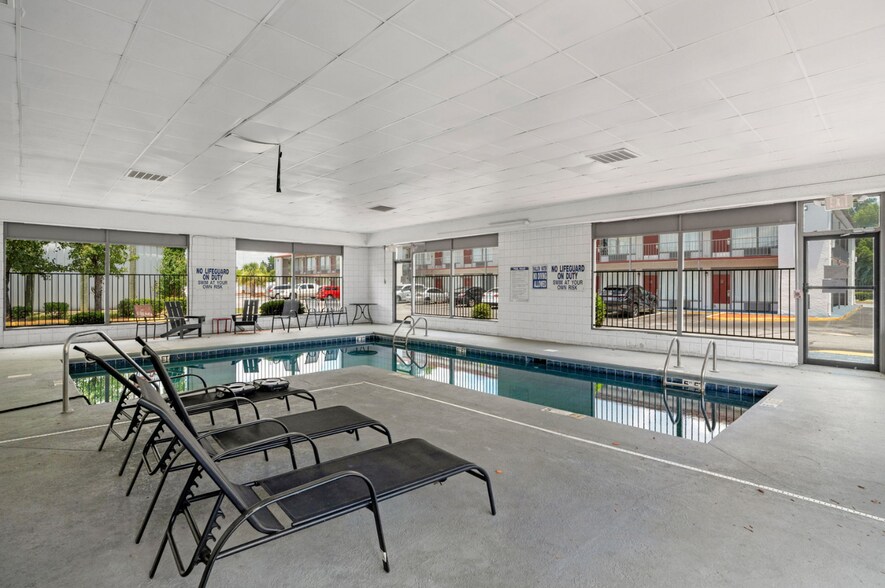 More Photos Of 1811 W Lucas St, Florence Hotel For Sale