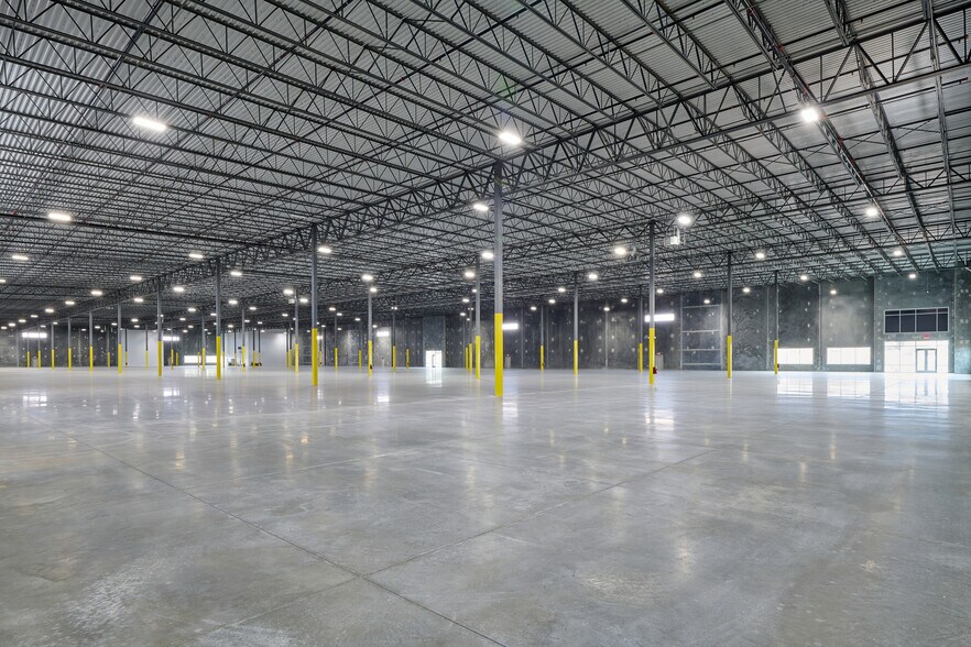 More Photos Of 8900 Escobar Dr, El Paso Distribution For Lease