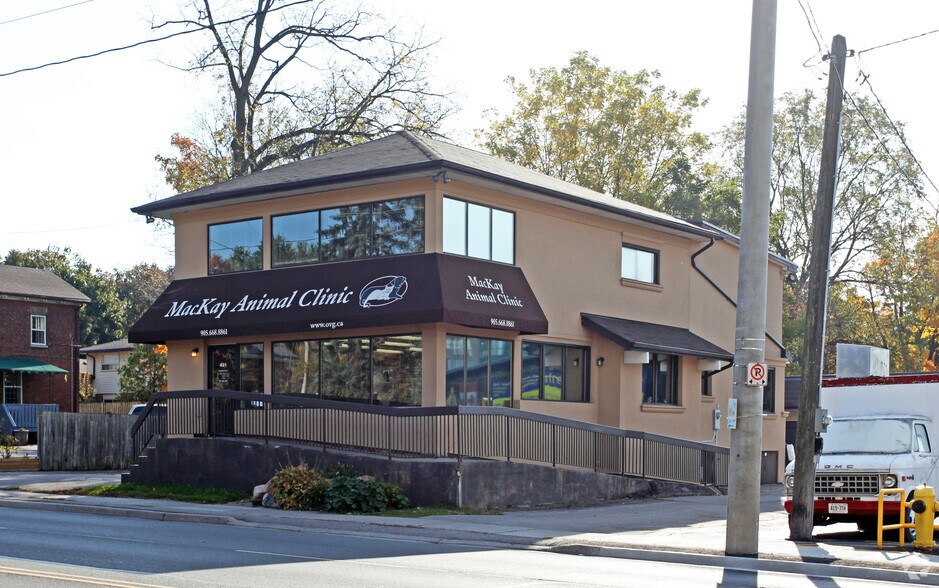 More Photos Of 421 Dundas St E, Whitby Freestanding For Lease