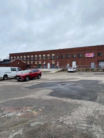 More Photos Of 1313 Connecticut Ave, Bridgeport Light Distribution For Lease