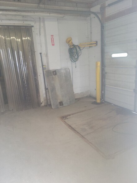More Photos Of 800 W 17th St, Muncie Warehouse For Sale
