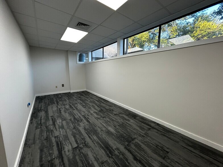 More Photos Of 6820 Roosevelt Ave, Middletown Medical For Lease