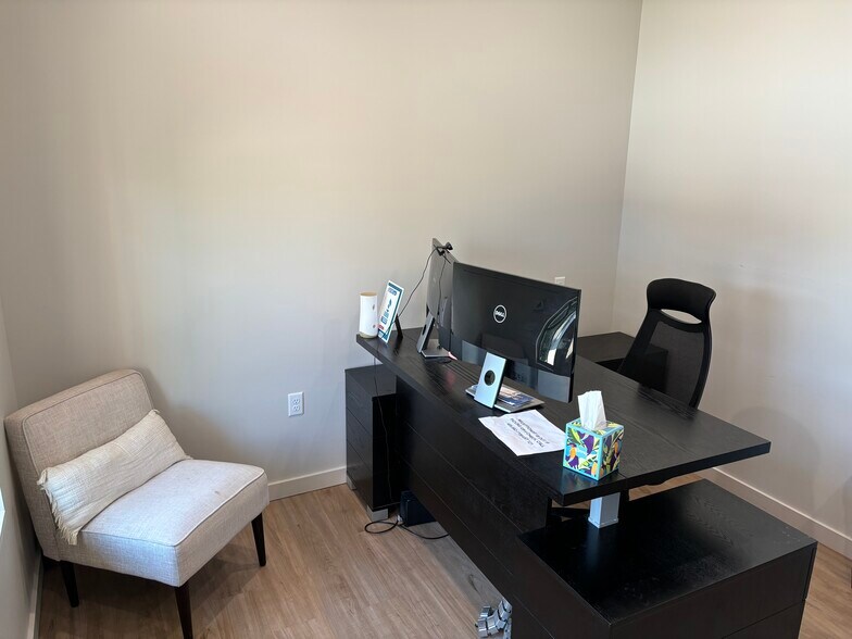 More Photos Of 1901 W 33rd St, Edmond Office Residential For Lease