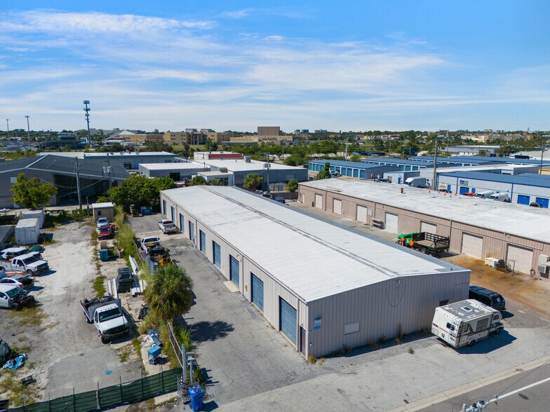 More Photos Of 306 Warfield Ave, Venice Warehouse For Sale