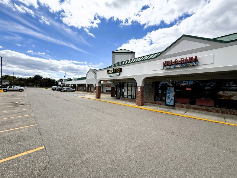 More Photos Of 44908-44954 Ford Rd, Canton Freestanding For Lease