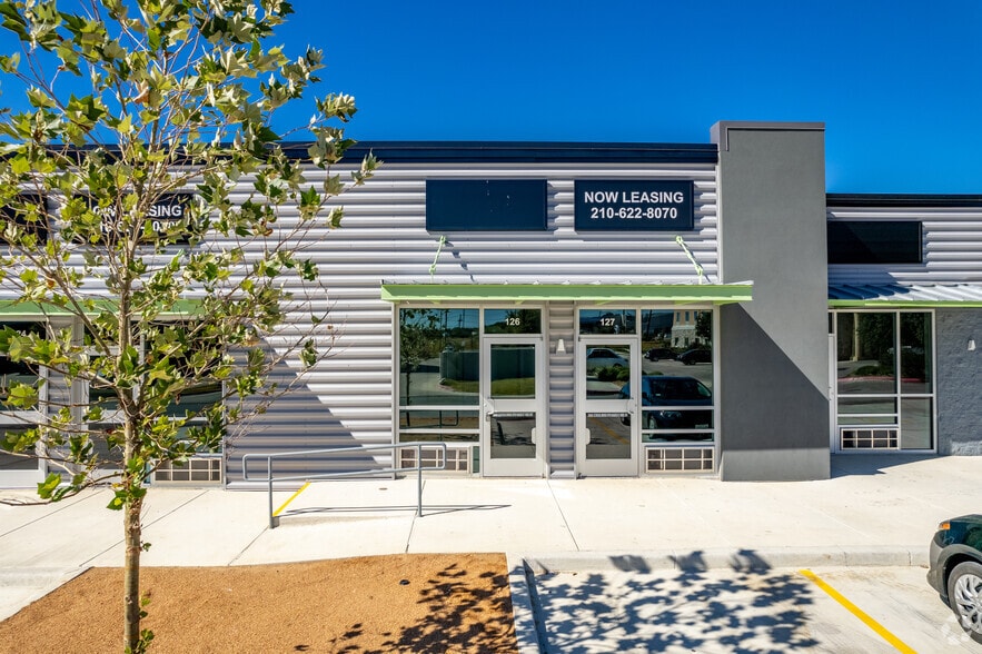 More Photos Of 8114 City Base Landing, San Antonio Unknown For Lease
