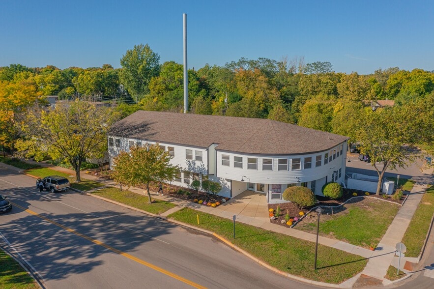 More Photos Of 18300 Minnetonka Blvd, Wayzata Medical For Lease