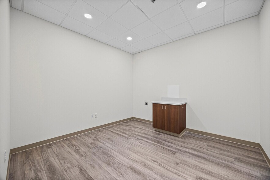 More Photos Of 70 Elizabeth Blackwell St, Geneva Office For Lease