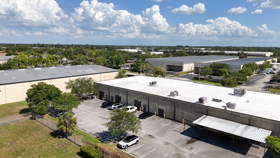 More Photos Of 6925 112th Cir N, Largo Office Residential For Lease