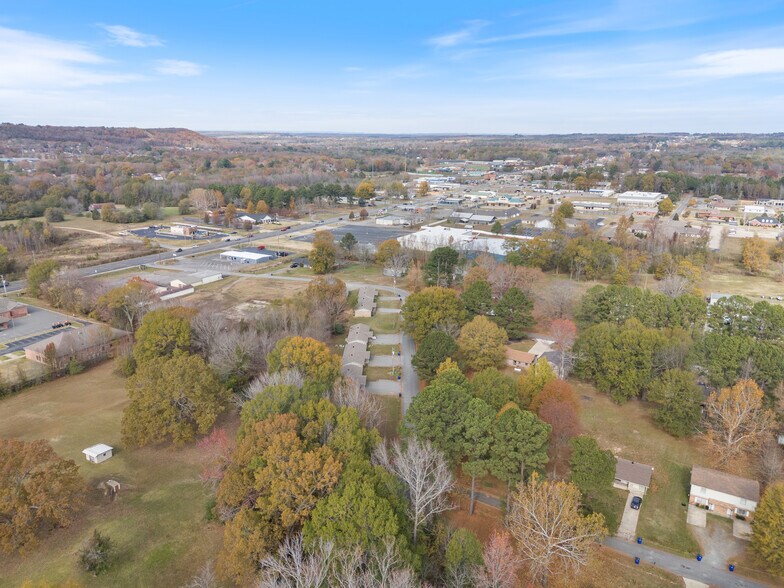 More Photos Of 16 Linder Rd, Greenbrier Apartments For Sale