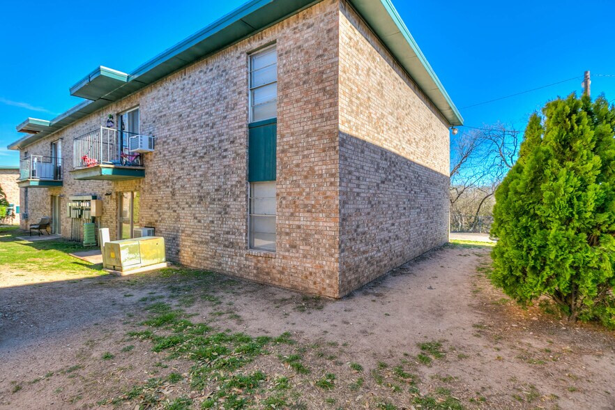 More Photos Of 1707-1717 Greenwood St, San Angelo Apartments For Sale