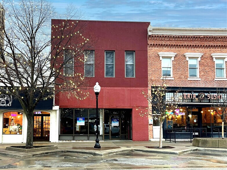 Primary Photo Of 916 Massachusetts St, Lawrence Storefront Retail Residential For Lease
