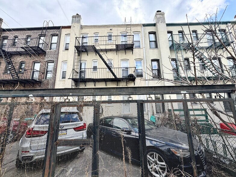 More Photos Of 3444 43rd St, Long Island City Apartments For Sale