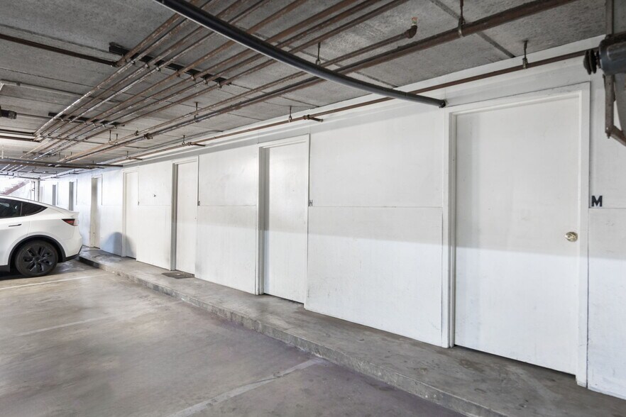 More Photos Of 333 Riverdale Dr, Glendale Apartments For Sale