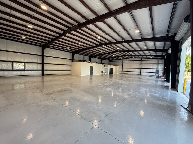More Photos Of 6940 Sonny Dale Dr, West Melbourne Warehouse For Lease