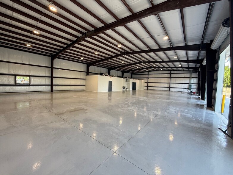 More Photos Of 6940 Sonny Dale Dr, West Melbourne Warehouse For Lease