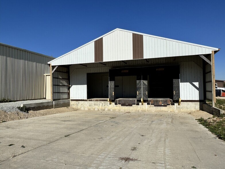 More Photos Of 1604 Regan Rd, Rock Falls Warehouse For Sale