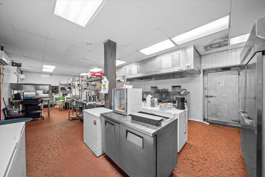 More Photos Of 111 Middleton Way, Greer Restaurant For Sale