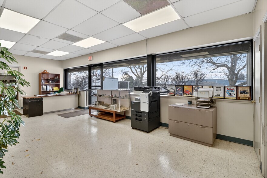 More Photos Of 808 Hicks Dr, Elburn Industrial For Sale